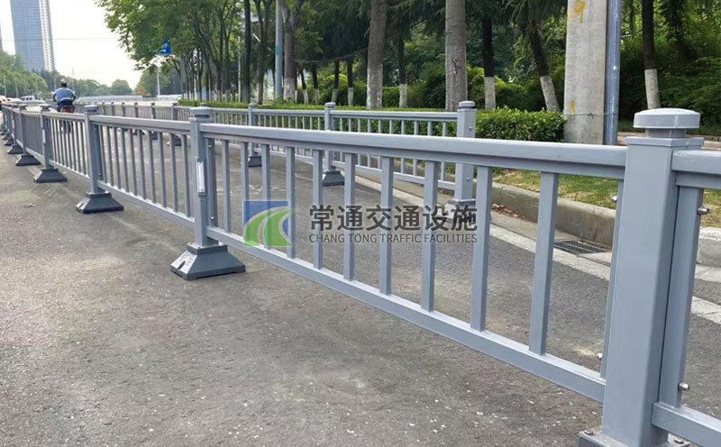 無(wú)錫道路護(hù)欄灰色市政機(jī)非隔離護(hù)欄