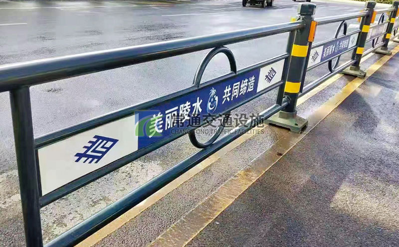 陵水市政護(hù)欄綠色八角柱中心隔離護(hù)